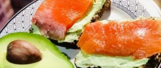 Бутерброды с авокадо: рецепты с яйцом, рыбой, творожным сыром